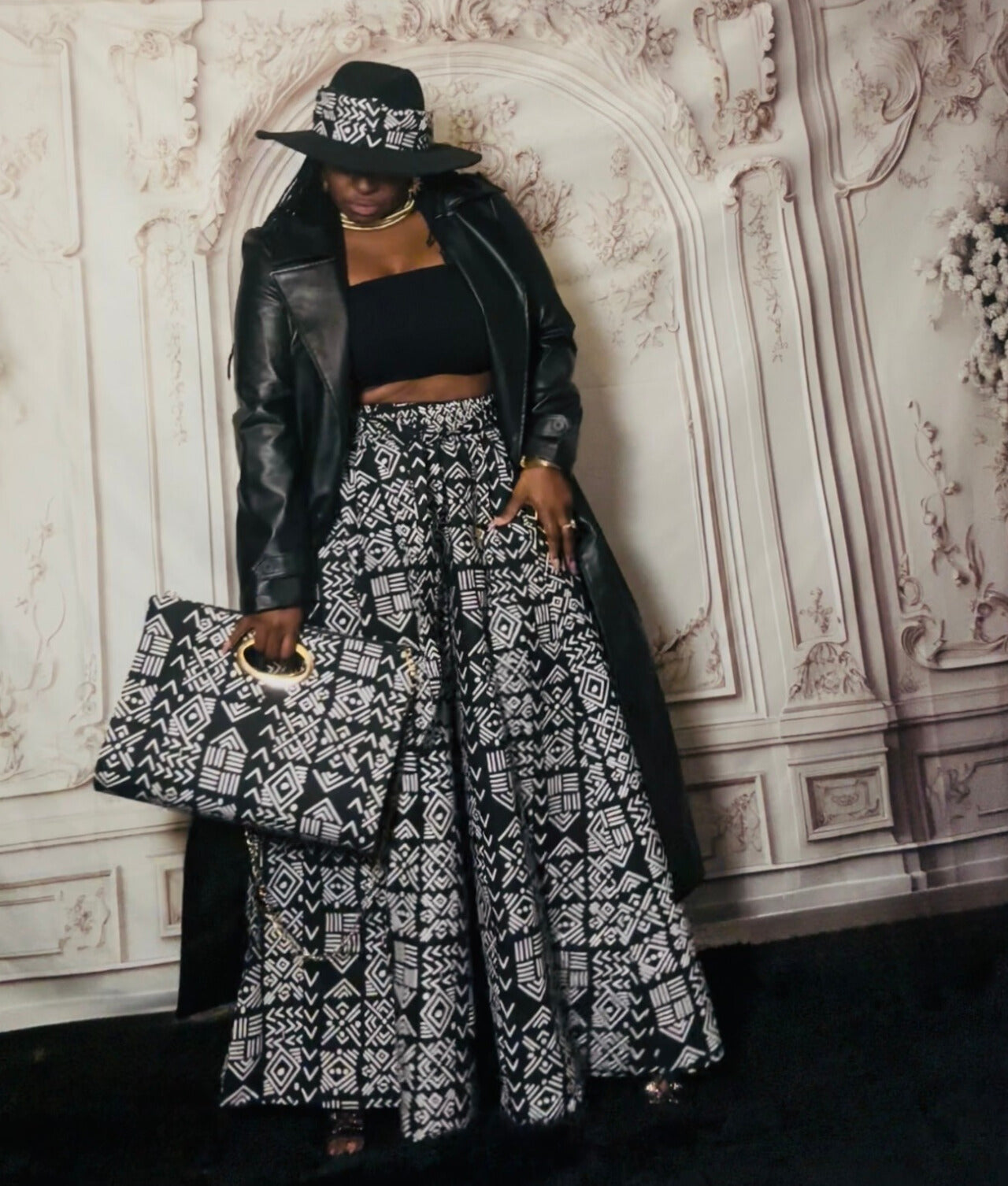 The Royal code 3 pc black and white set