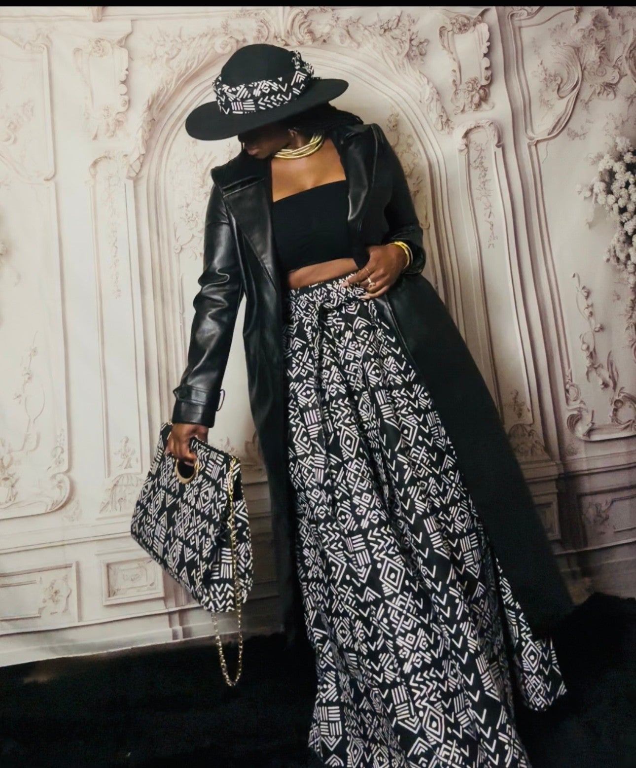 The Royal code 3 pc black and white set