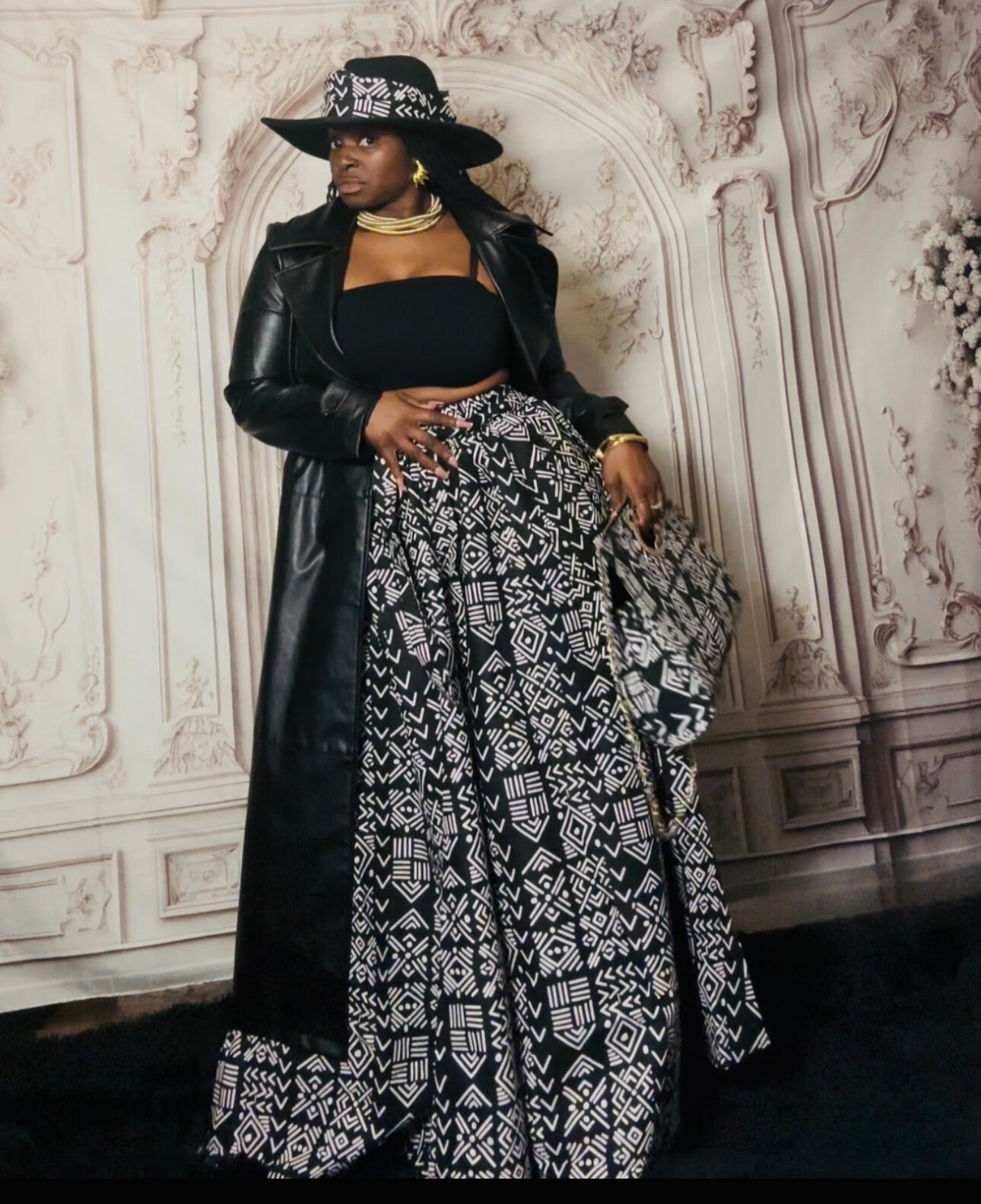 The Royal code 3 pc black and white set