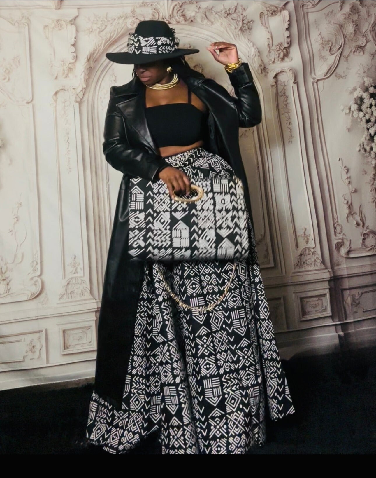 The Royal code 3 pc black and white set