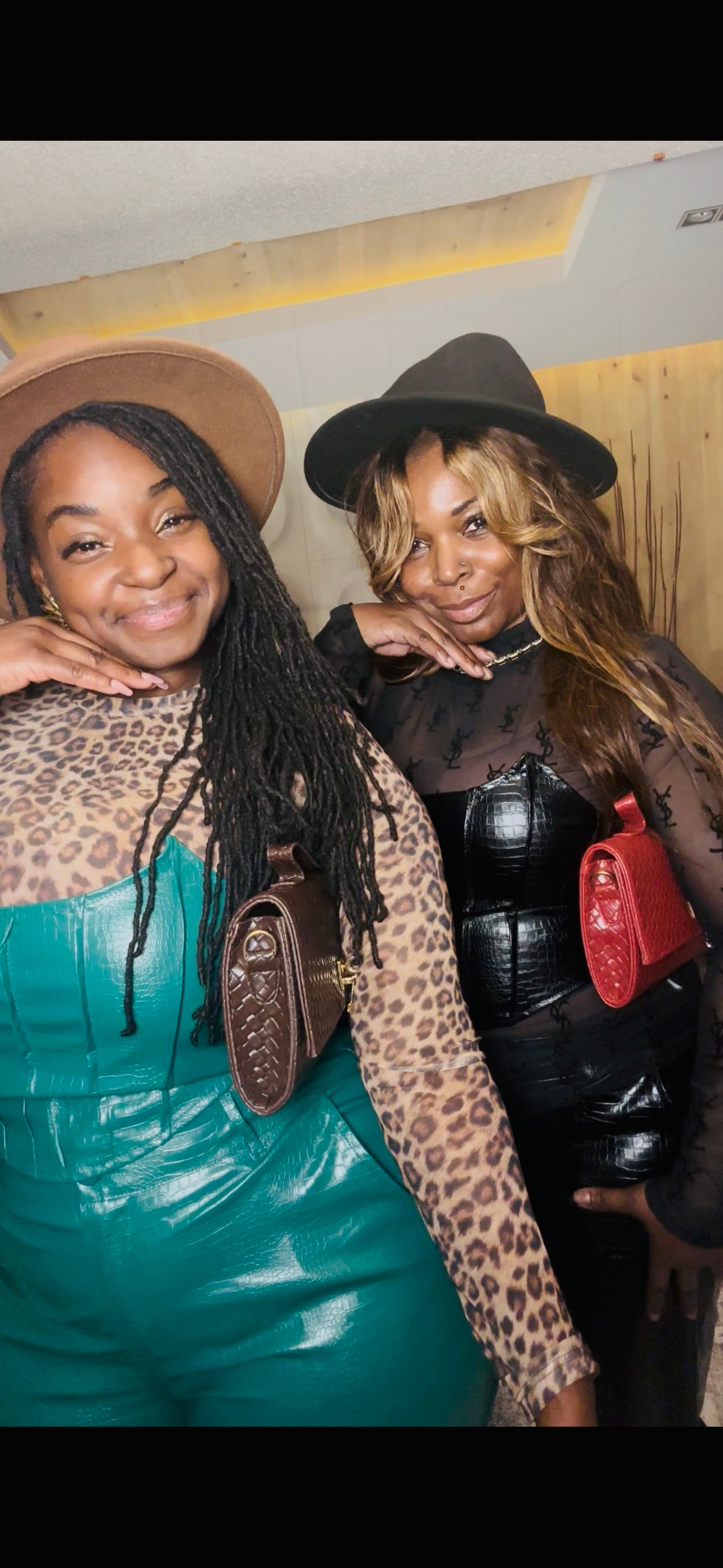 Fill me in - 2pc leather set